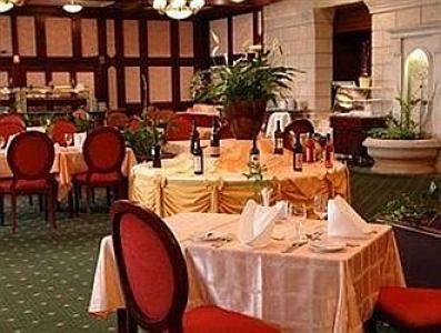 Margaret Island - Brasserie - Grand hotel spa thermal hotel - Margaret Island Grand And Thermal Hotel - ✔️ ENSANA Grand Hotel Margitsziget**** Budapest - Discount Hotel in Margitsziget Budapest, Hungary