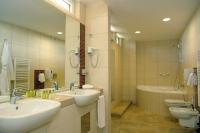 Wellness Hotel Gyula - 4* wellness hotel with modern bathroom