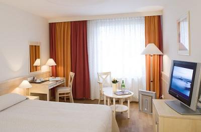 Hotel Mercure Budapest City Center - Mercure hotel in Budapest downtown - ✔️ Mercure Budapest City Center**** - in the most famous pedestrian street Budapest