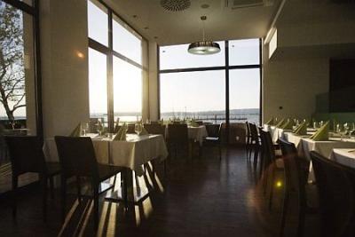 Restaurant with view to Lake Velence in Gardony - Vital Hotel Nautis - ✔️ Vital Hotel Nautis**** Gardony ✔️ Wellness Hotel Nautis