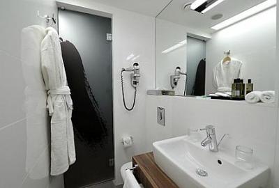 Bathroom of 4-star Hotel Nemzeti - bath - Hotel Nemzeti Budapest MGallery - Hotel Nemzeti Budapest MGallery - 4 star hotel in Budapest